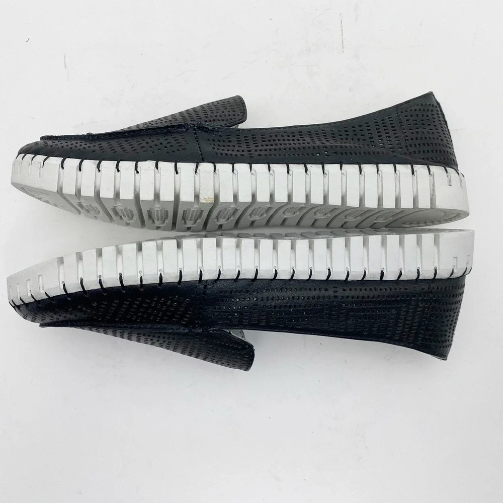 Bernie Mev TW72 Perforated Leather Memory Foam Loafer Womens 9-9.5 EU 40 Black‎